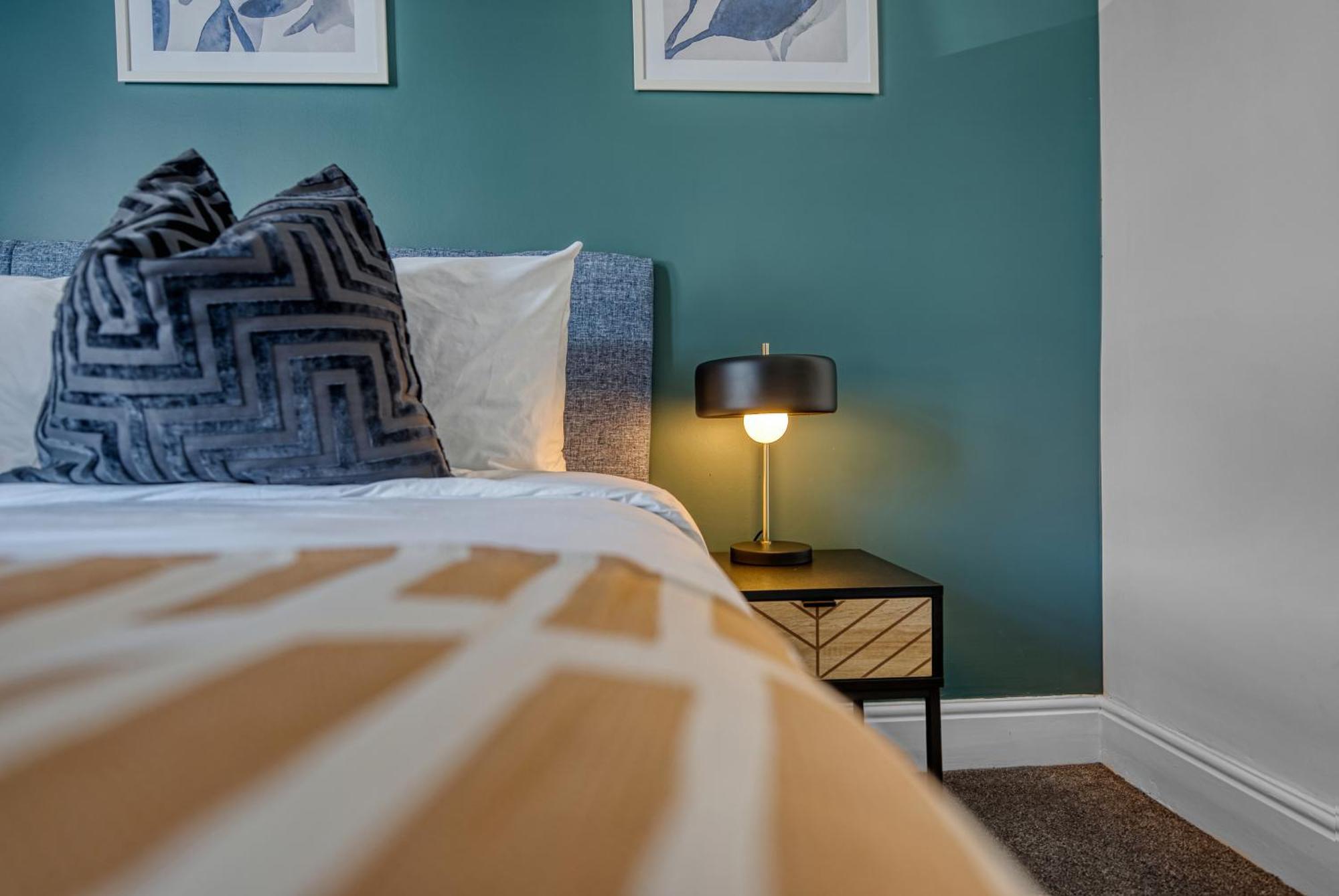 Stunning Design 3-Bedroom Townhouse Retreat In Southsea, Sleeps 8, Chic And Spacious - By Blue Puffin Stays Holiday home *