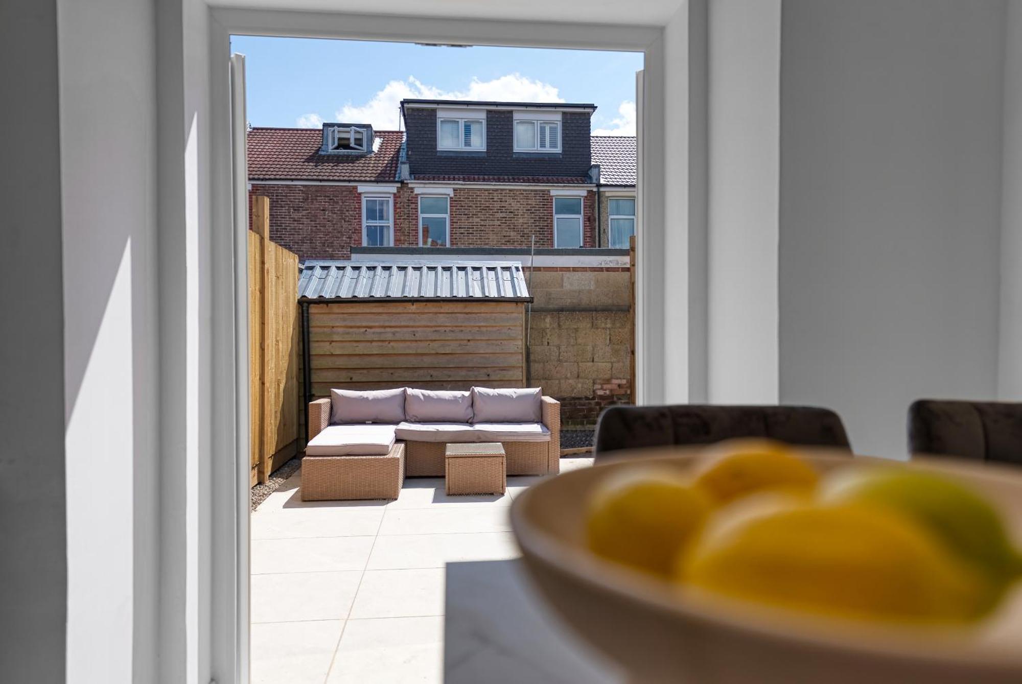 Stunning Design 3-Bedroom Townhouse Retreat In Southsea, Sleeps 8, Chic And Spacious - By Blue Puffin Stays Holiday home *