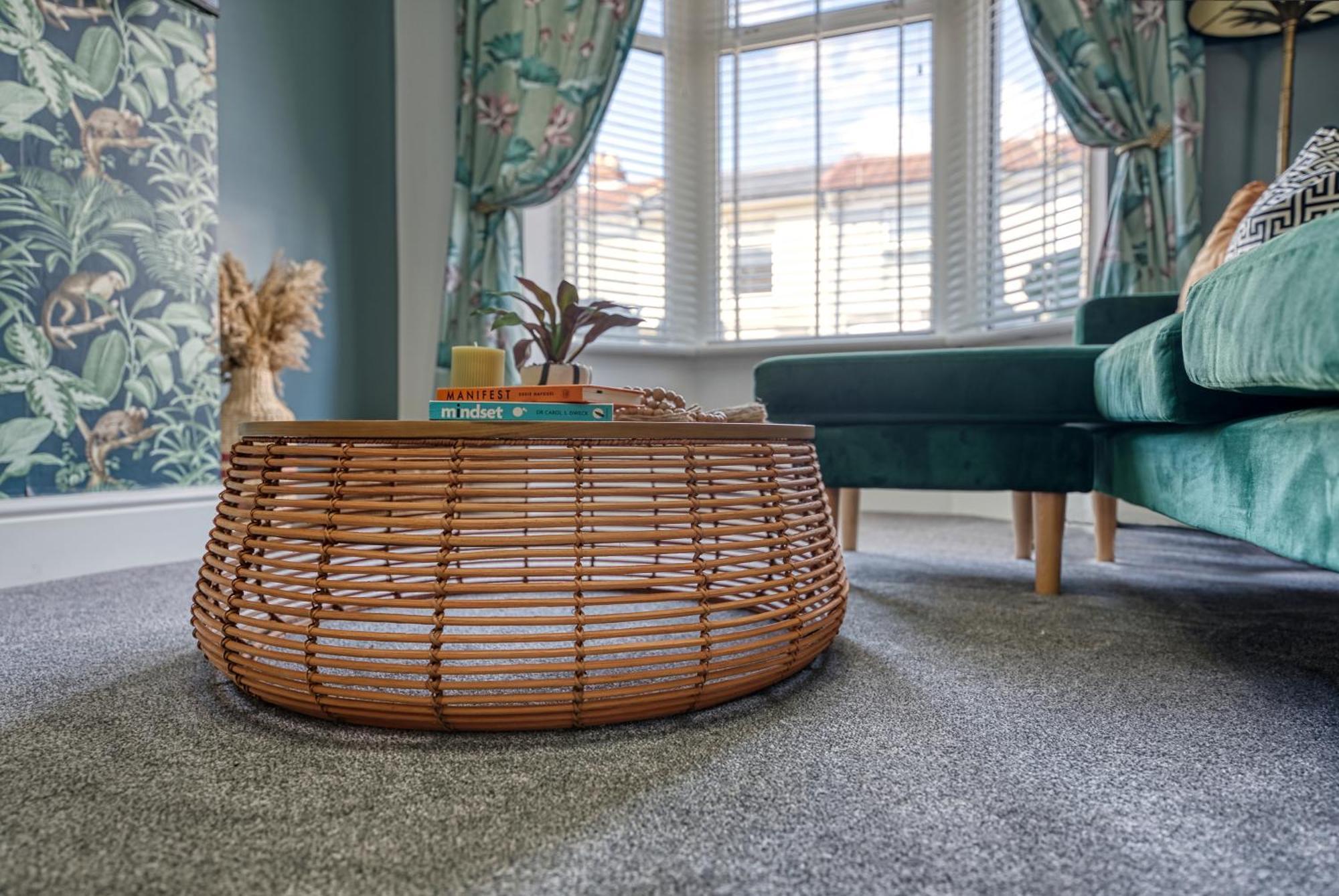 Holiday home Stunning Design 3-Bedroom Townhouse Retreat In Southsea, Sleeps 8, Chic And Spacious - By Blue Puffin Stays *