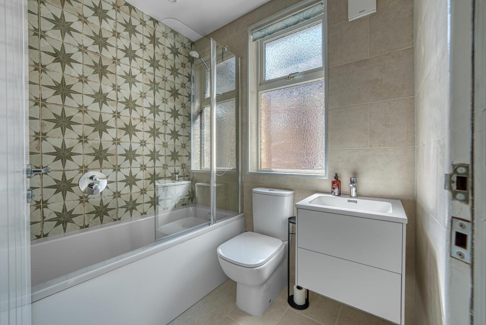 Holiday home Stunning Design 3-Bedroom Townhouse Retreat In Southsea, Sleeps 8, Chic And Spacious - By Blue Puffin Stays Portsmouth